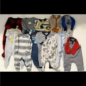 Large bundle/lot of baby boy sleepers pajamas size 0-3months
